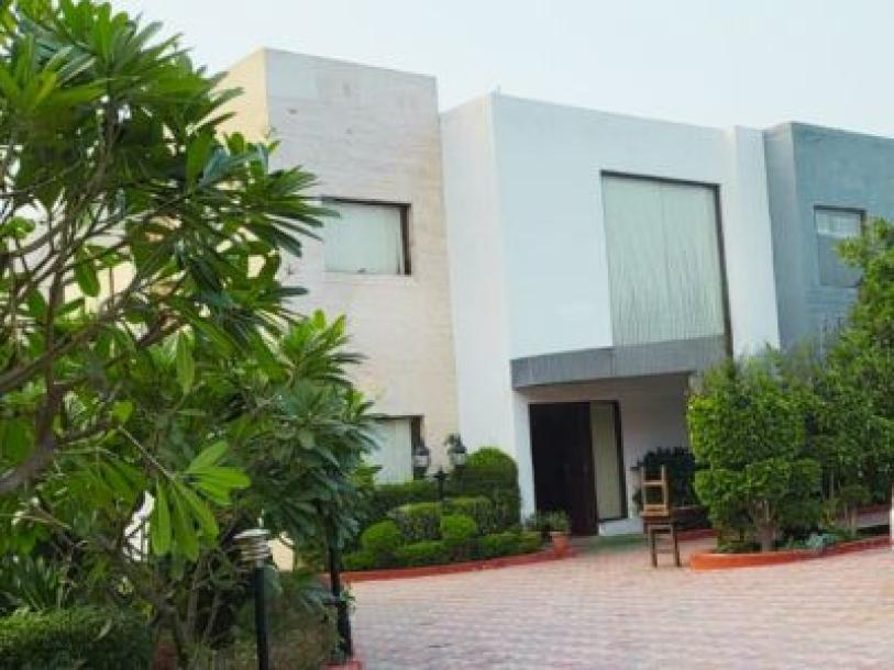 7 Bedroom Farm house 2420 sq yds in Chattarpur, South Delhi-1