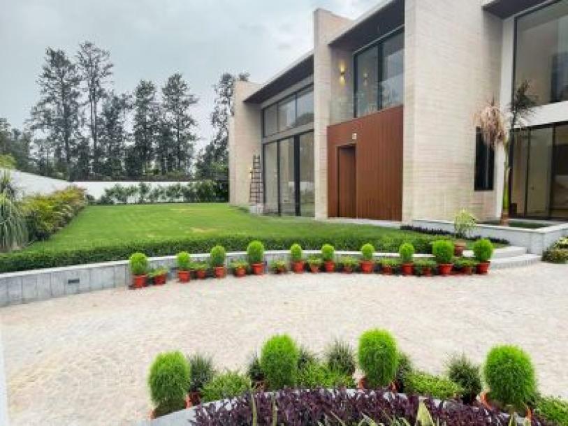 5 Bedroom Farm house 2016 sq yds in Radhey Mohan Drive, South Delhi-1