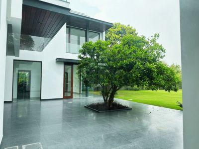 5 Bedroom Farm house 4840 sq yds in Dera Mandi, South Delhi