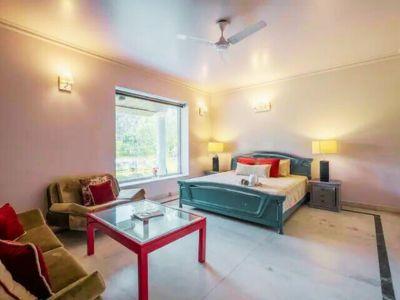 5 Bedroom Farm house 5000 sq yds in Chattarpur, South Delhi