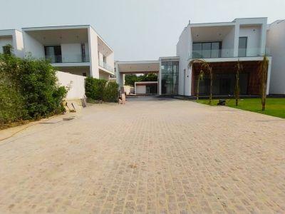 5 Bedroom Farm house 2400 sq yds in Sultanpur, South Delhi