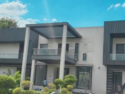6 Bedroom Farm house in Chhatarpur DLF Farms, South Delhi