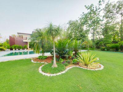 5 Bedroom Farm house 12100 sq yds in Dera Mandi, South Delhi