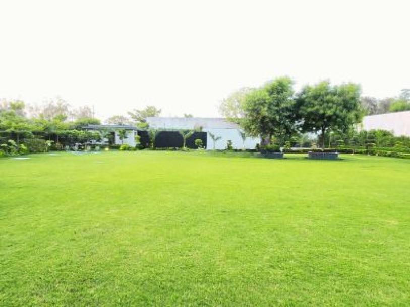 5 Bedroom Farm house 5000 sq yds in Chattarpur, Delhi-11