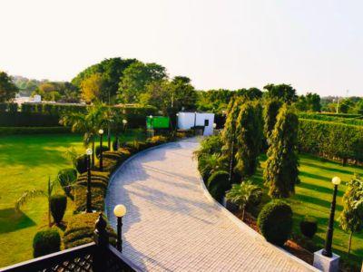 5 Bedroom Farm house 4840 sq yds in Chattarpur, South Delhi