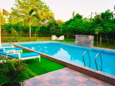 5 Bedroom Farm house 4840 sq yds in Chattarpur, South Delhi