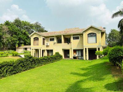 4 Bedroom Farm house 12826 sq yds in Chattarpur, South Delhi