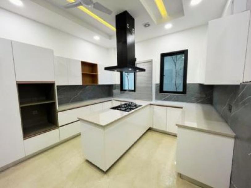 6 Bedroom Farm house 6000 sq yds in Chattarpur, South Delhi-3