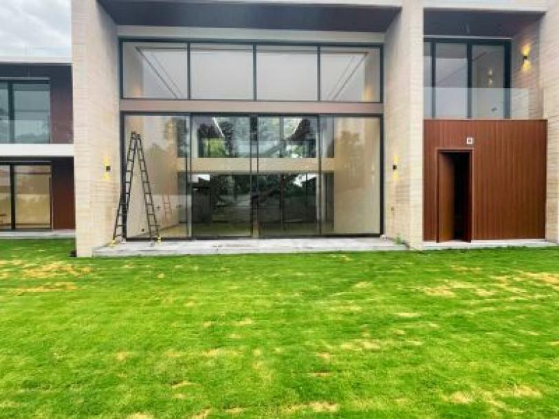 5 Bedroom Farm house 2016 sq yds in Radhey Mohan Drive, South Delhi-2