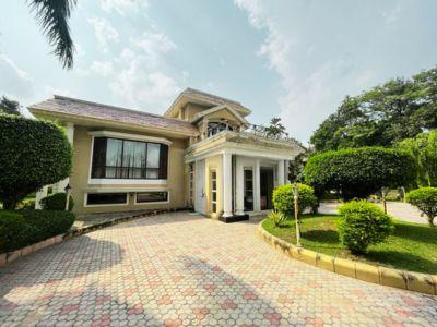 4 Bedroom Farm house 12826 sq yds in Chattarpur, South Delhi