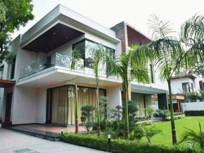 6 Bedroom Farm house 4840 sq yds in Chattarpur, South Delhi