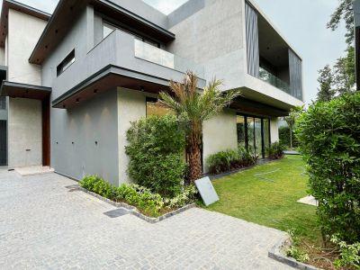 5 Bedroom Farm house 1400 sq yds in Sultanpur, Delhi