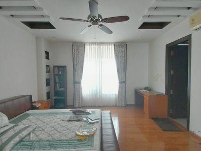 6 Bedroom Farm house 1222 sq yds in Chhatarpur DLF Farms, South Delhi