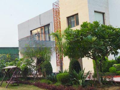 7 Bedroom Farm house 2420 sq yds in Chattarpur, South Delhi