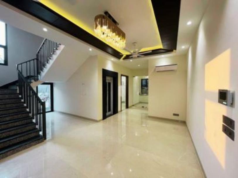 6 Bedroom Farm house 6000 sq yds in Chattarpur, South Delhi-4