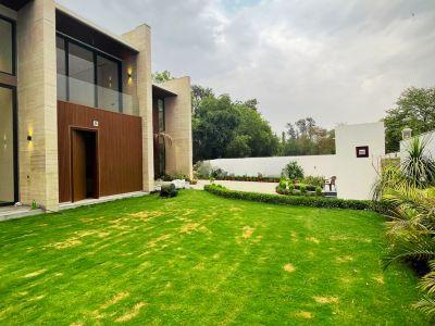 5 Bedroom Farm house 2016 sq yds in Radhey Mohan Drive, South Delhi