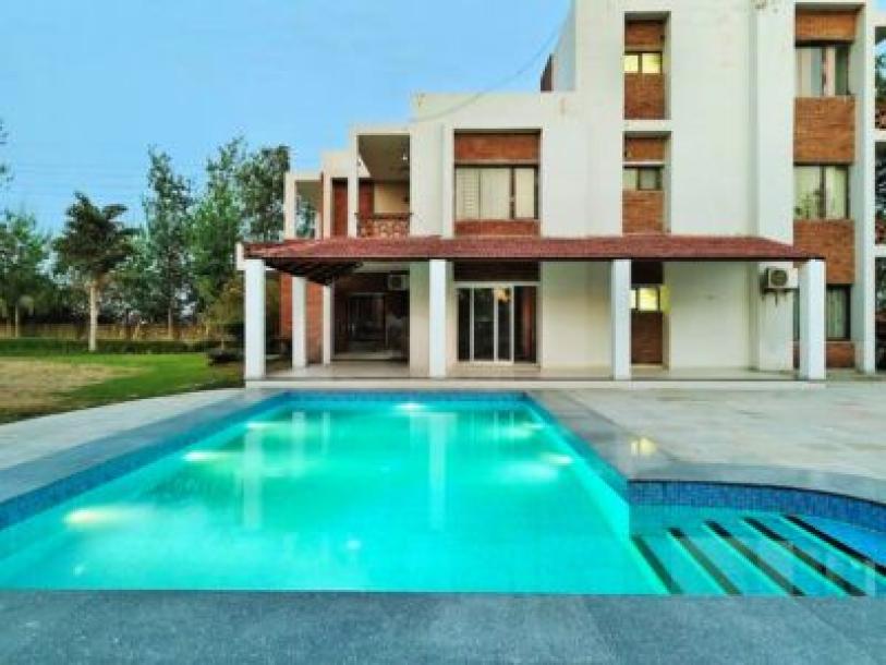 5 Bedroom Farm house 5000 sq yds in Chattarpur, Delhi-1