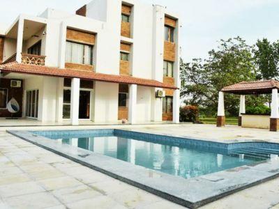 5 Bedroom Farm house 5000 sq yds in Chattarpur, Delhi