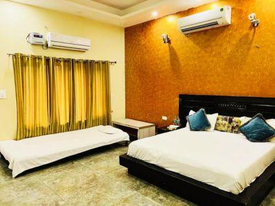 5 Bedroom Farm house 1600 sq yds in Chattarpur, South Delhi