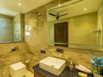 5 Bedroom Farm house 1600 sq yds in Chattarpur, South Delhi