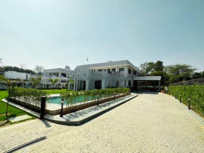 6 Bedroom Farm house 4840 sq yds in Sultanpur, South Delhi