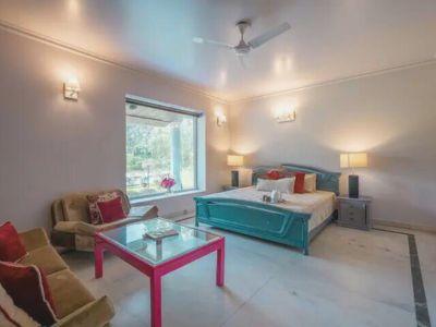 5 Bedroom Farm house 5000 sq yds in Chattarpur, Delhi