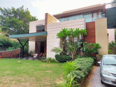 5 Bedroom Farm house 4840 sq yds in Chhatarpur DLF Farms, South Delhi