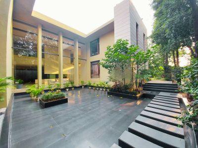 5 Bedroom Farm house 4840 sq yds in Chhatarpur DLF Farms, South Delhi