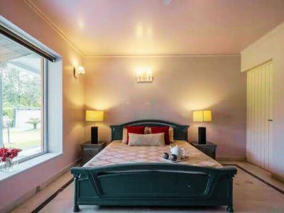 6 Bedroom Farm house 6000 sq yds in Chattarpur, South Delhi