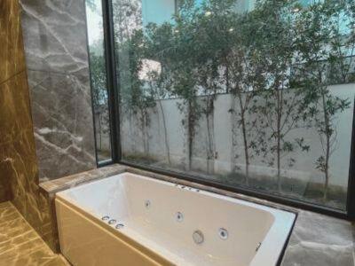 6 Bedroom Farm house 2420 sq yds in Chattarpur, South Delhi