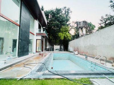 5 Bedroom Farm house 1650 sq yds in Chhatarpur DLF Farms, South Delhi