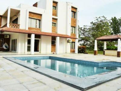 5 Bedroom Farm house 5000 sq yds in Chattarpur, South Delhi