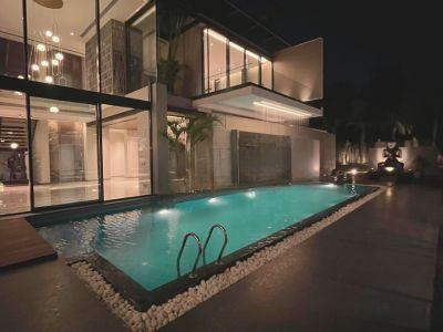 5 Bedroom Farm house 2420 sq yds in Chattarpur Delhi