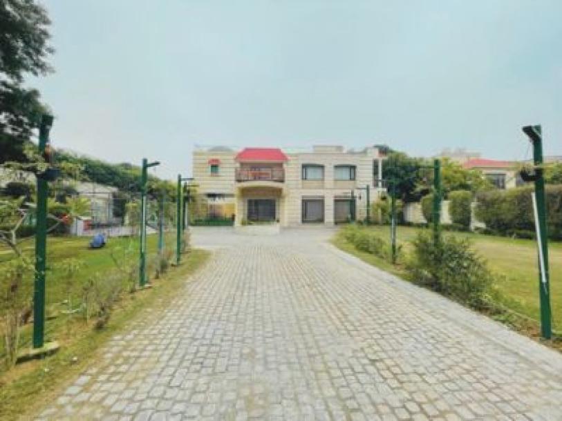 5 Bedroom Farm house 2400 sq yds in Dera Mandi, South Delhi-1