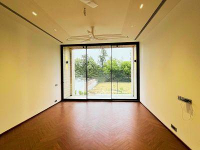 5 Bedroom Farm house 2016 sq yds in Radhey Mohan Drive, South Delhi