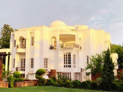 5 Bedroom Farm house 5000 sq yds in Chattarpur, South Delhi