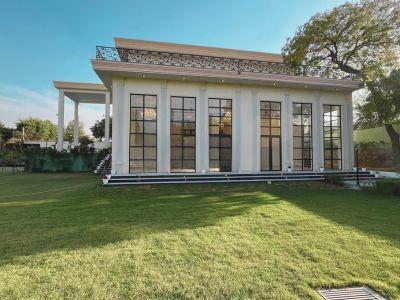 6 Bedroom Farm house 4840 sq yds in Chattarpur Delhi