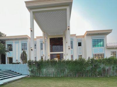 6 Bedroom Farm house 4840 sq yds in Chattarpur Delhi