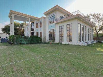 6 Bedroom Farm house 4840 sq yds in Chattarpur Delhi