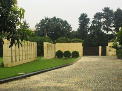 5 Bedroom Farm house 14520 sq yds in Chhatarpur DLF Farms, South Delhi